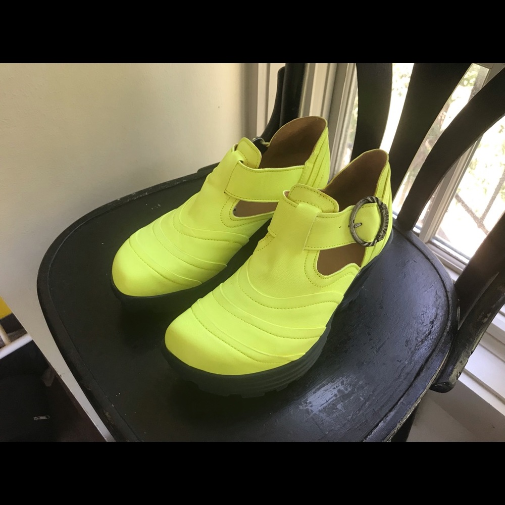 John Fluevog Bossa Nova Mellow in neon yellow